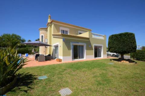 Moradia T4 com Piscina, Licença AL Ativa, Portimão