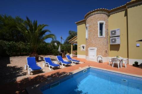 Moradia T4 com Piscina, Licença AL Ativa, Portimão