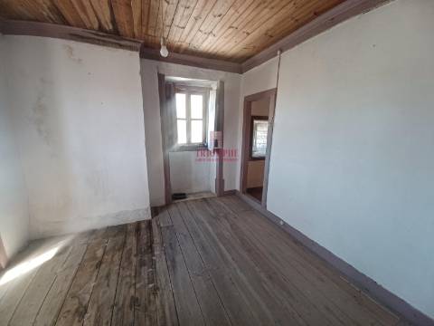 Moradia 2 Pisos, P/ Restaurar, Ourém 