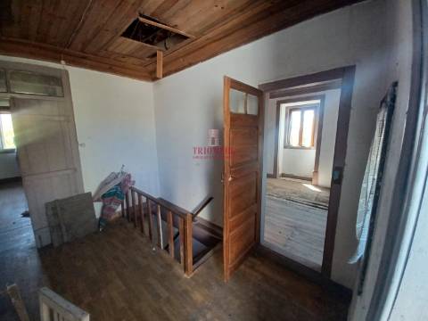 Moradia 2 Pisos, P/ Restaurar, Ourém 