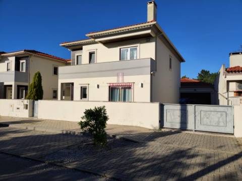 Moradia T4, Arquitetura Moderna, Porto de Mós