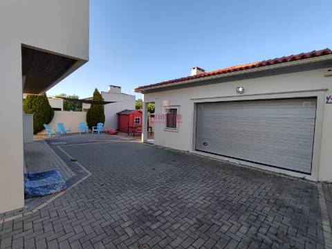 Moradia T4, Arquitetura Moderna, Porto de Mós