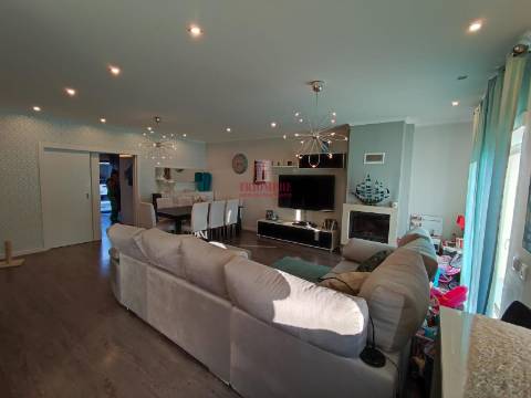 Moradia T4, Arquitetura Moderna, Porto de Mós