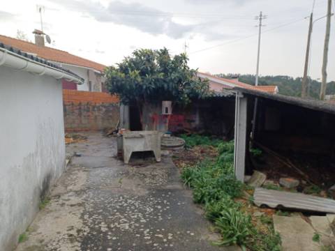 Moradia C/ Anexos P/ Restaurar, Pataias