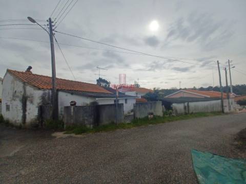 Moradia C/ Anexos P/ Restaurar, Pataias