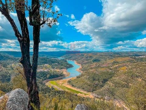 Moradia T2 em renovação total em São Miguel do rio Torto, Abrantes	