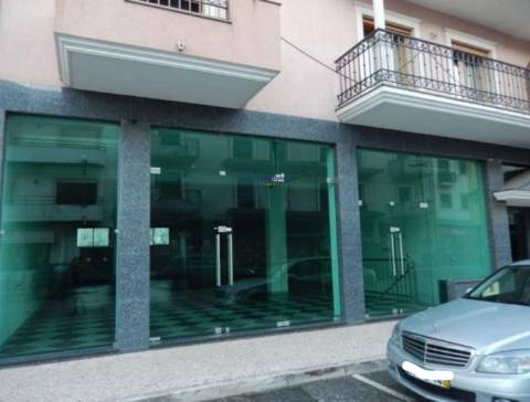 Espaço Comercial no Centro de Porto de Mós