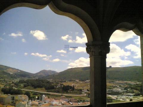 Espaço Comercial no Centro de Porto de Mós