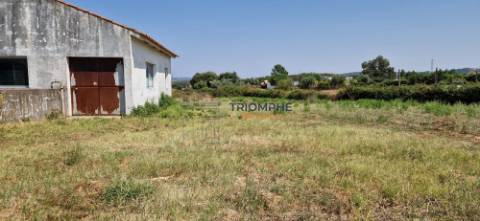 Terreno Urbano com Armazém