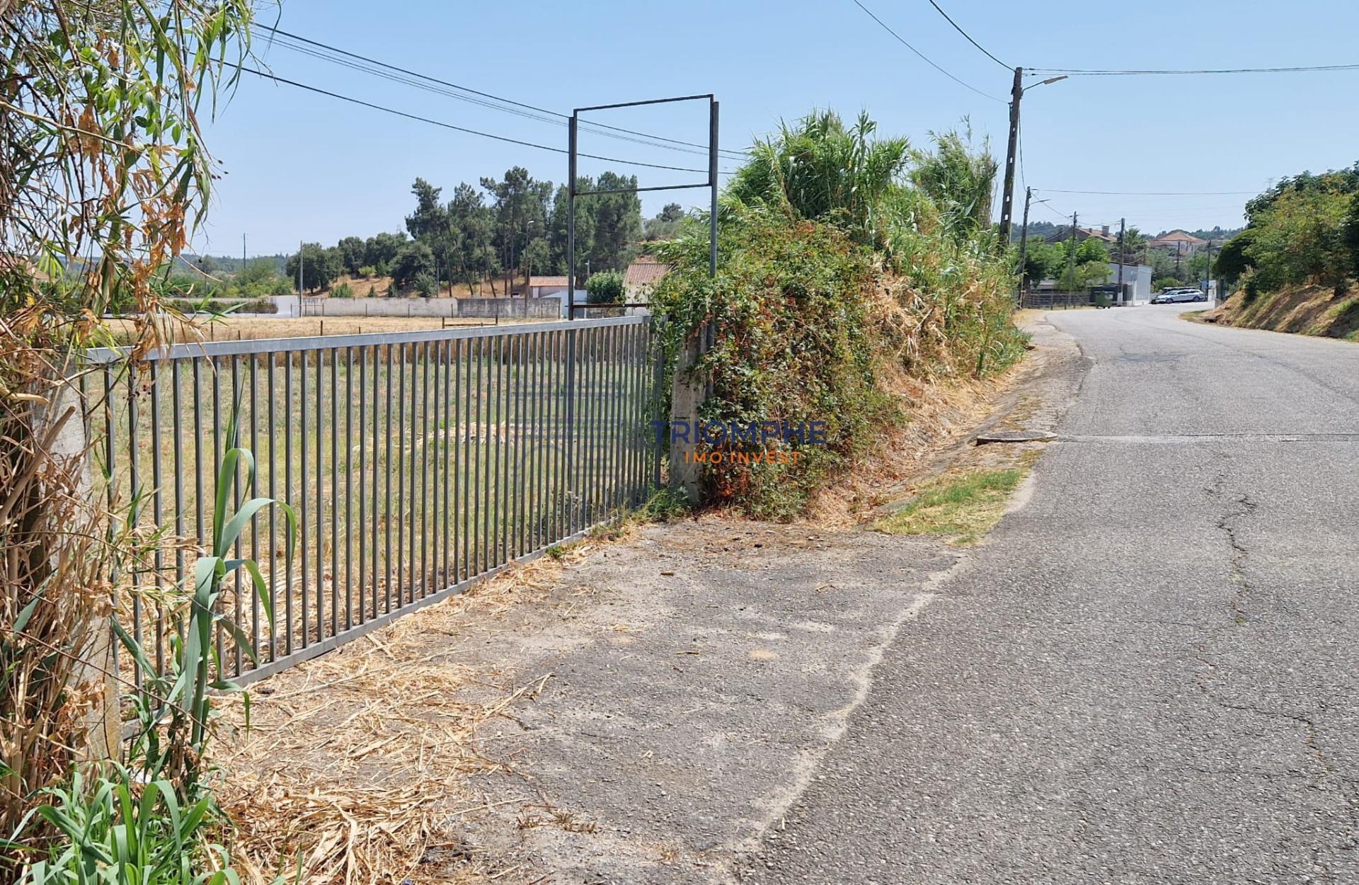 Terreno Urbano com Armazém