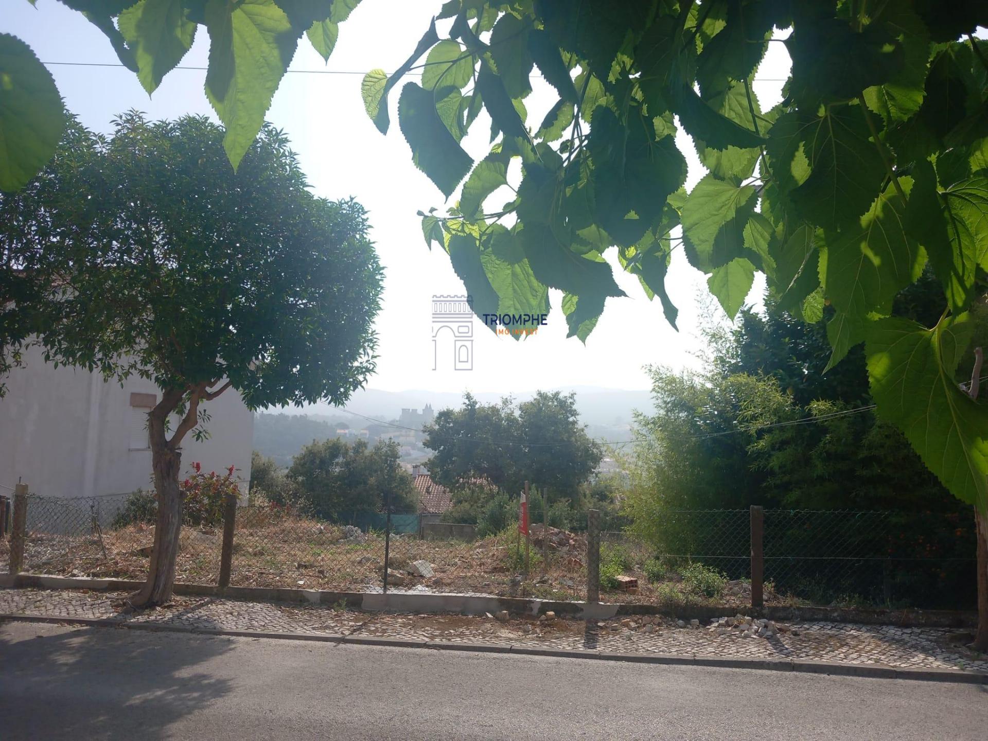 Terreno 471m2 com projeto vista Castelo em  Porto de Mós 