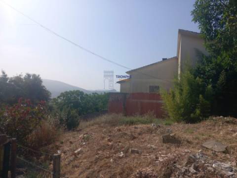 Terreno 471m2 com projeto vista Castelo em  Porto de Mós 