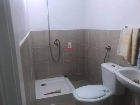 Prédio no centro histórico de São Martinho do Porto, para Reabilitação