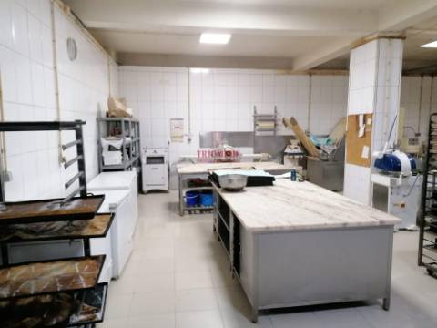 Trespasse fábrica panificação / pastelaria 440m2, Santa Clara, Lisboa