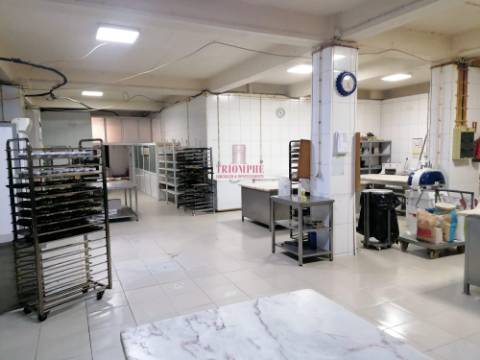 Trespasse fábrica panificação / pastelaria 440m2, Santa Clara, Lisboa