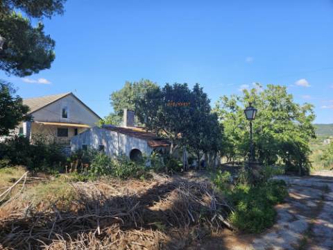 Quinta em terreno rústico, com parcela urbana