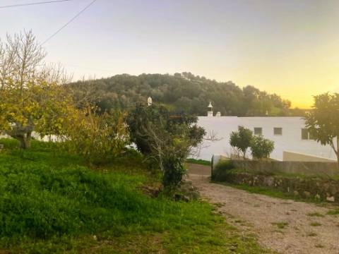 Terreno de 11.220m2 com 240m2 Urbano e Armazém, Arão, Portimão