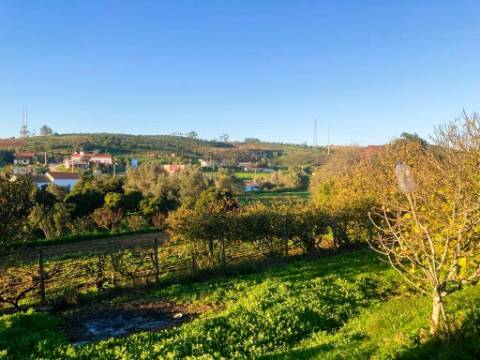 Terreno de 11.220m2 com 240m2 Urbano e Armazém, Arão, Portimão