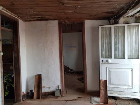 Moradia em ruina inserida num lote de 235m2 em  Vau Óbidos 