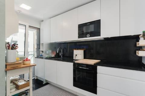 Apartamento T2 em Condomínio Fechado Lux Garden – junto ao Estádio da Luz