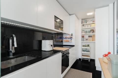 Apartamento T2 em Condomínio Fechado Lux Garden – junto ao Estádio da Luz