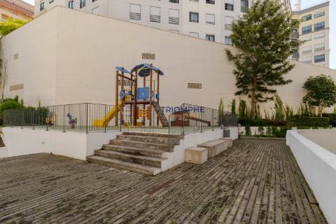 Apartamento T2 em Condomínio Fechado Lux Garden – junto ao Estádio da Luz