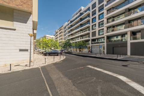 Apartamento T2 em Condomínio Fechado Lux Garden – junto ao Estádio da Luz