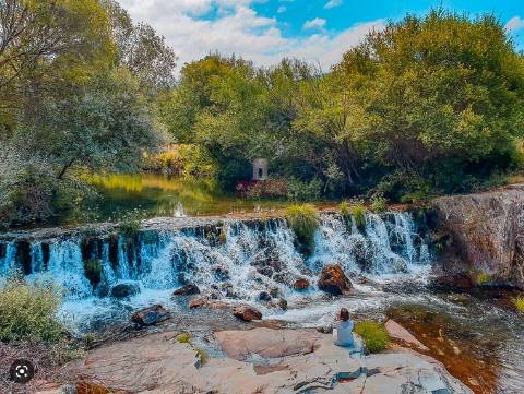 Armazém Industrial c/ 2.100m2 de Terreno, Mendiga, Porto de Mós
