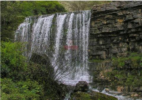 Armazém Industrial c/ 2.100m2 de Terreno, Mendiga, Porto de Mós