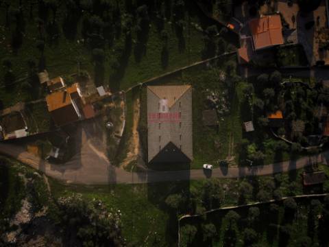 Armazém Industrial c/ 2.100m2 de Terreno, Mendiga, Porto de Mós