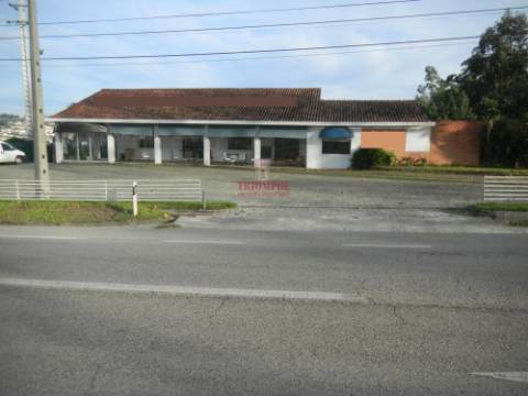 Armazém Comercial c/ Terreno de 4.920m2, Batalha