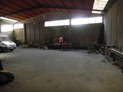 Armazém Comercial c/ Terreno de 4.920m2, Batalha