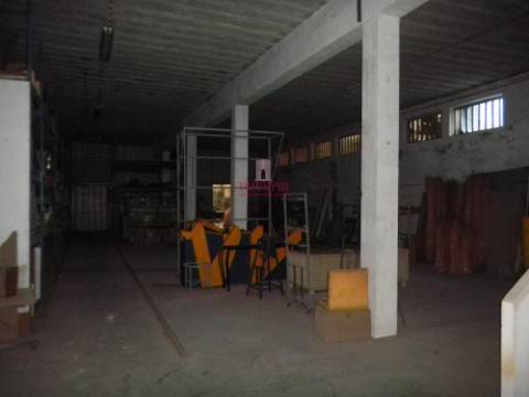 Armazém Comercial c/ Terreno de 4.920m2, Batalha