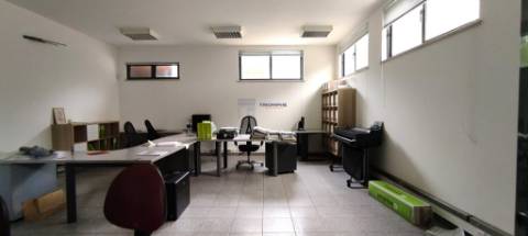 Armazém 718m2, 2 Pisos, 6 Salas Marinha Grande