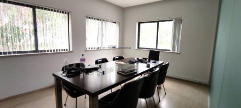 Armazém 718m2, 2 Pisos, 6 Salas Marinha Grande