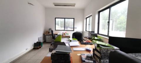 Armazém 718m2, 2 Pisos, 6 Salas Marinha Grande