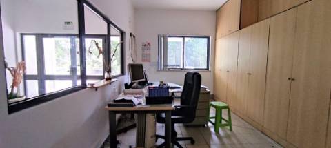 Armazém 718m2, 2 Pisos, 6 Salas Marinha Grande