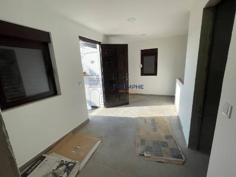 Palacete histórico e 3 moradias independentes, Colmeias Leiria