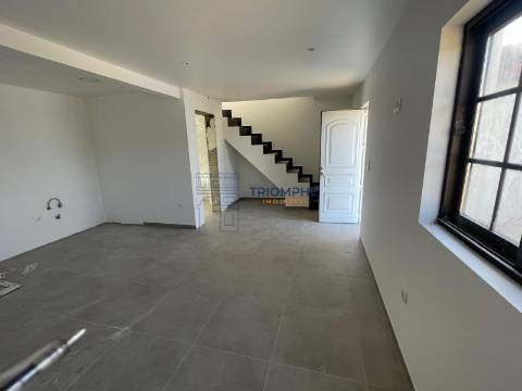 Palacete histórico e 3 moradias independentes, Colmeias Leiria