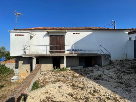 Palacete histórico e 3 moradias independentes, Colmeias Leiria