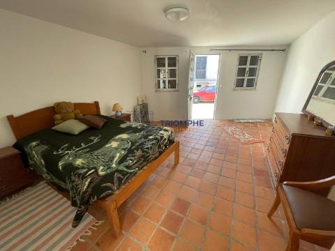 Palacete histórico e 3 moradias independentes, Colmeias Leiria