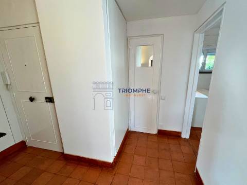 Apartamento T2 Estoril Parqueamento 1 viatura