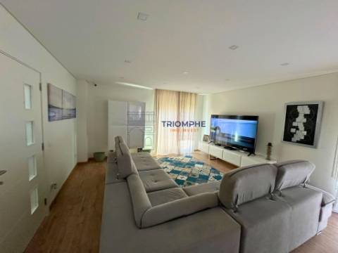 Moradia T4 Arquitetura Moderna Abóboda – Conforto, Estilo e Sustentabilidade