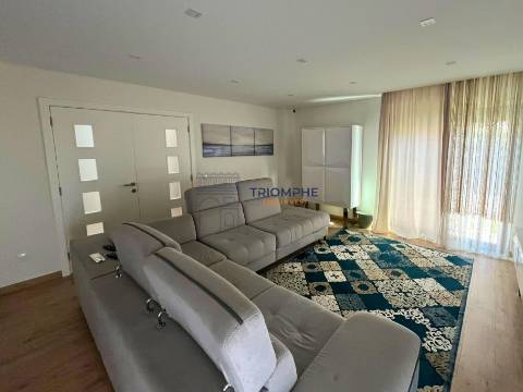 Moradia T4 Arquitetura Moderna Abóboda – Conforto, Estilo e Sustentabilidade