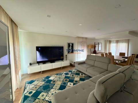 Moradia T4 Arquitetura Moderna Abóboda – Conforto, Estilo e Sustentabilidade