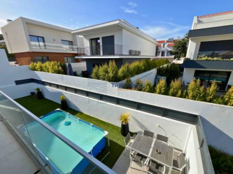 Moradia T4 Arquitetura Moderna Abóboda – Conforto, Estilo e Sustentabilidade