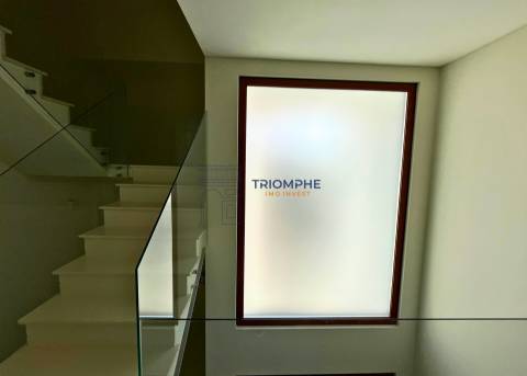 Moradia T4 Arquitetura Moderna Abóboda – Conforto, Estilo e Sustentabilidade