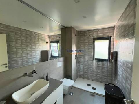 Moradia T4 Arquitetura Moderna Abóboda – Conforto, Estilo e Sustentabilidade