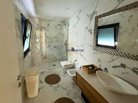 Moradia T4 Arquitetura Moderna Abóboda – Conforto, Estilo e Sustentabilidade