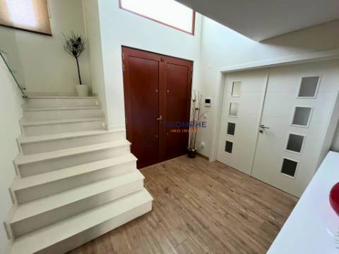 Moradia T4 Arquitetura Moderna Abóboda – Conforto, Estilo e Sustentabilidade